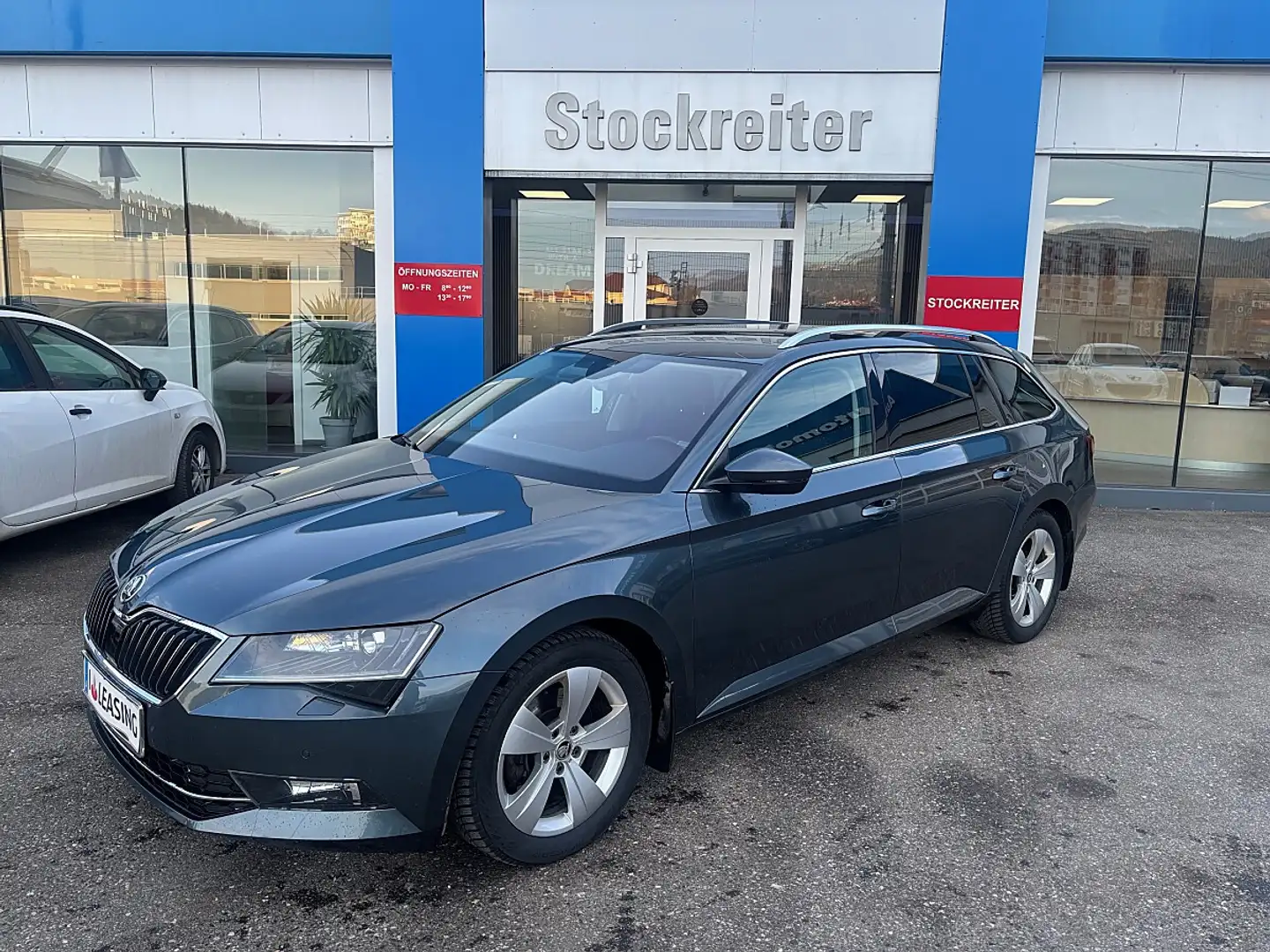 Skoda Superb Kombi 2,0 TDI 4x4 Style*XENON*PDC*AHK*SZH Grau - 1