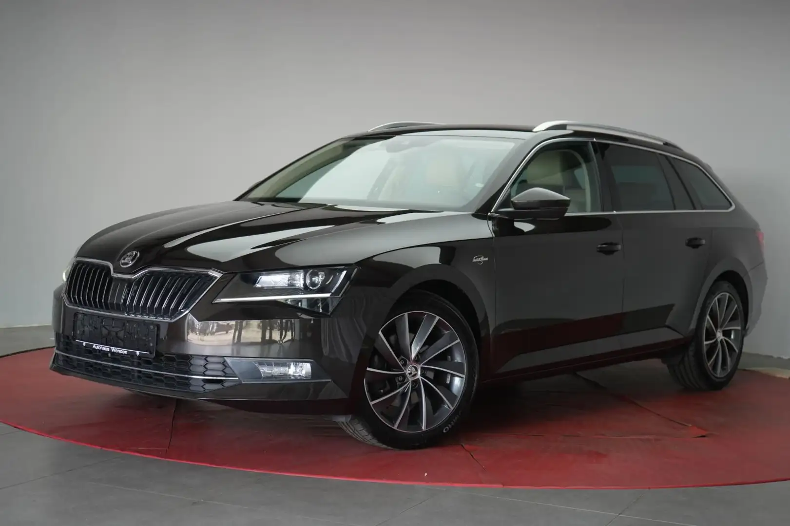 Skoda Superb Combi 2.0 TDI DSG L&K Navi/Leder/ACC/Kame Braun - 2