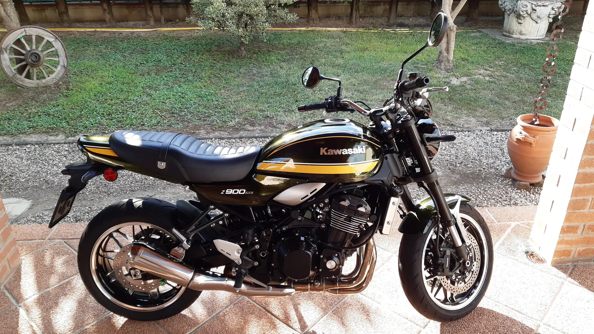 Kawasaki Z900RS Metallic green Verde - 1