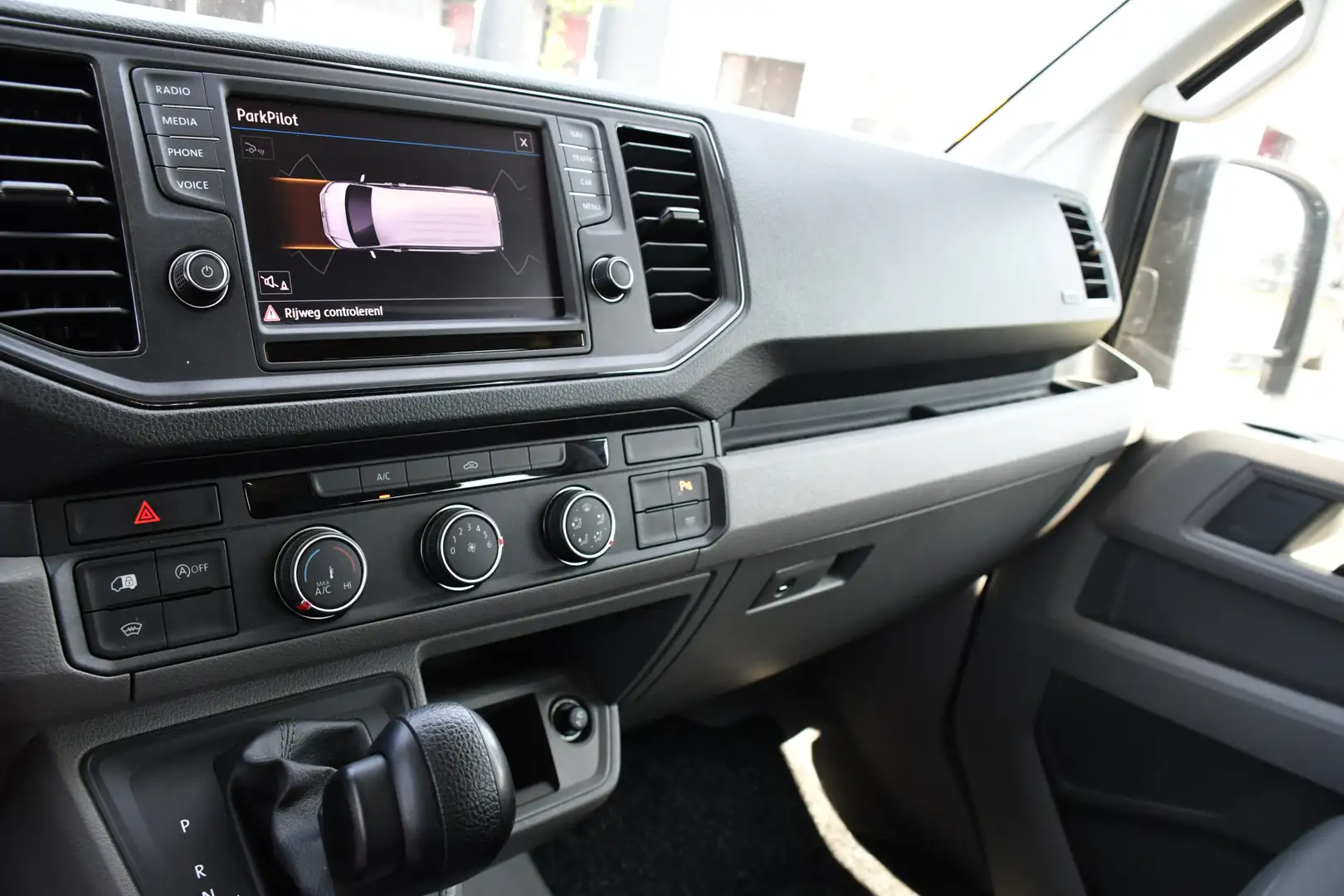 Volkswagen Crafter 35 2.0 TDI L5H3 DC Highline Adaptieve Cruise, Came Gris - 2