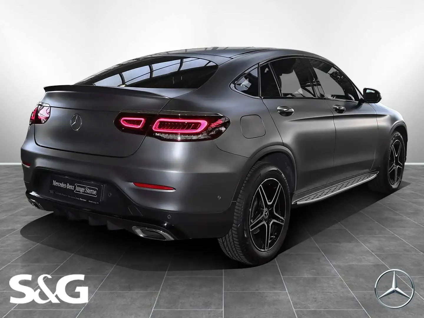 Mercedes-Benz GLC 220 d 4M Coupé AMG DISTRONIC+360°+NIGHTPAKET Šedá - 2