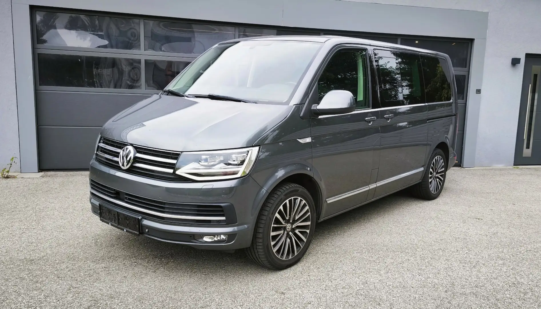 Volkswagen T6 Multivan DSG Generation Six LED AHK 2xSchiebetür 18 Zoll Grau - 1