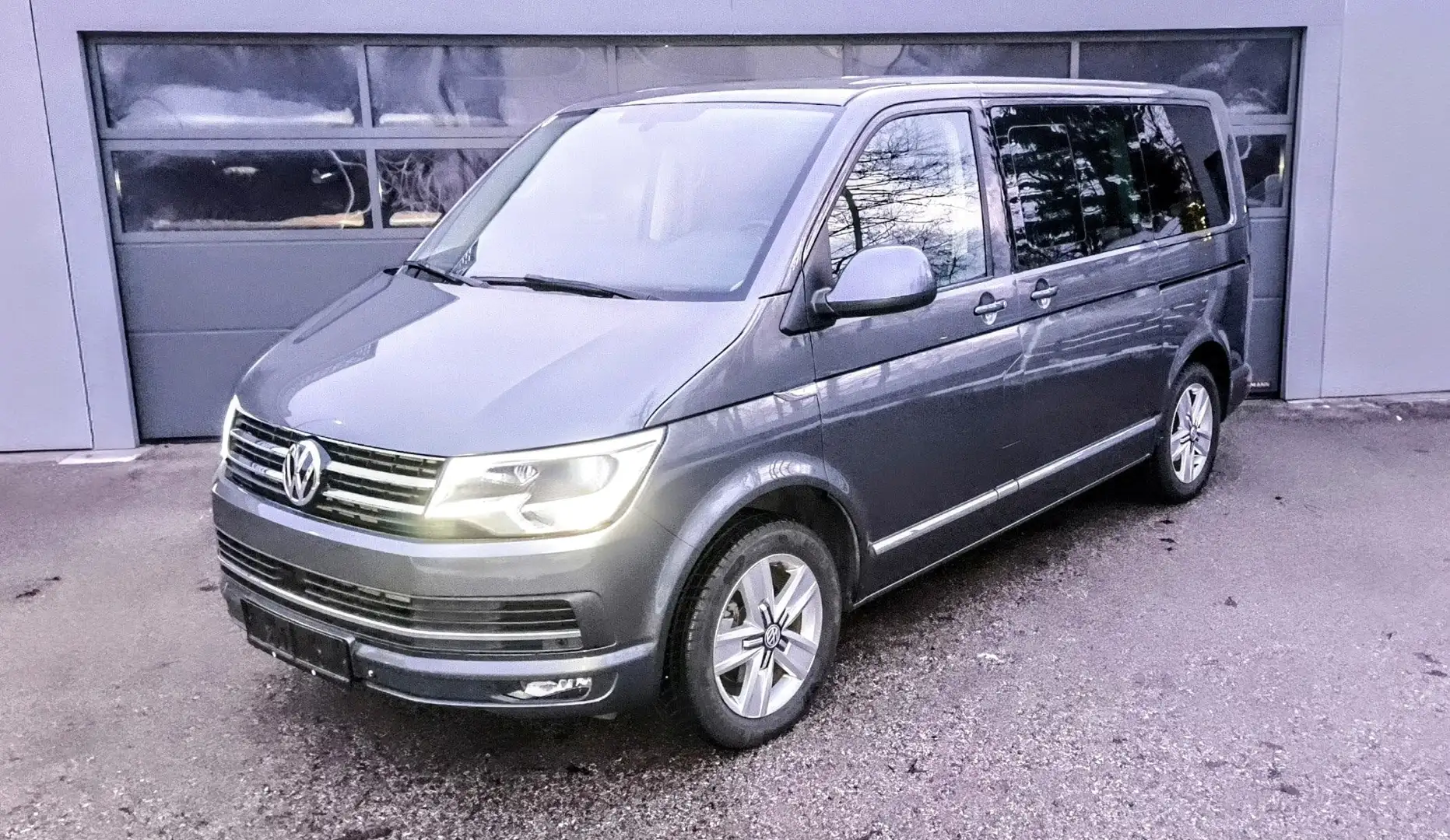 Volkswagen T6 Multivan DSG Generation Six LED AHK 2xSchiebetür Grau - 1