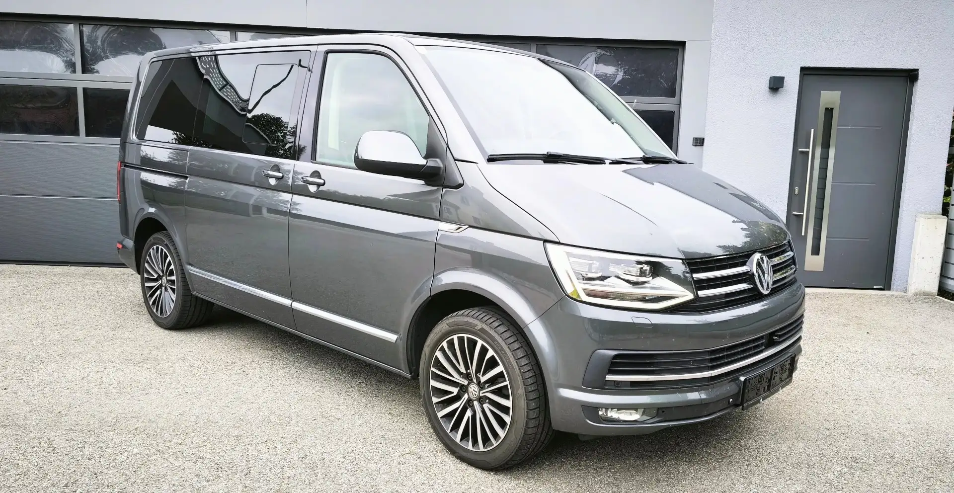 Volkswagen T6 Multivan DSG Generation Six LED AHK 2xSchiebetür 18 Zoll Grau - 2