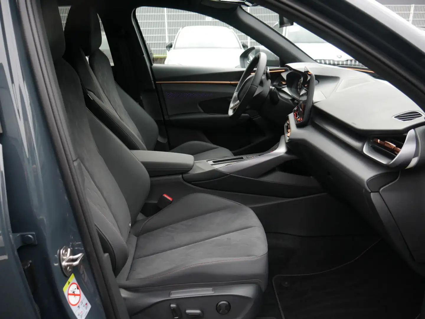 CUPRA Terramar TSI 1.5 e-Hybrid VZ 360° AHK MATRIX Blau - 2