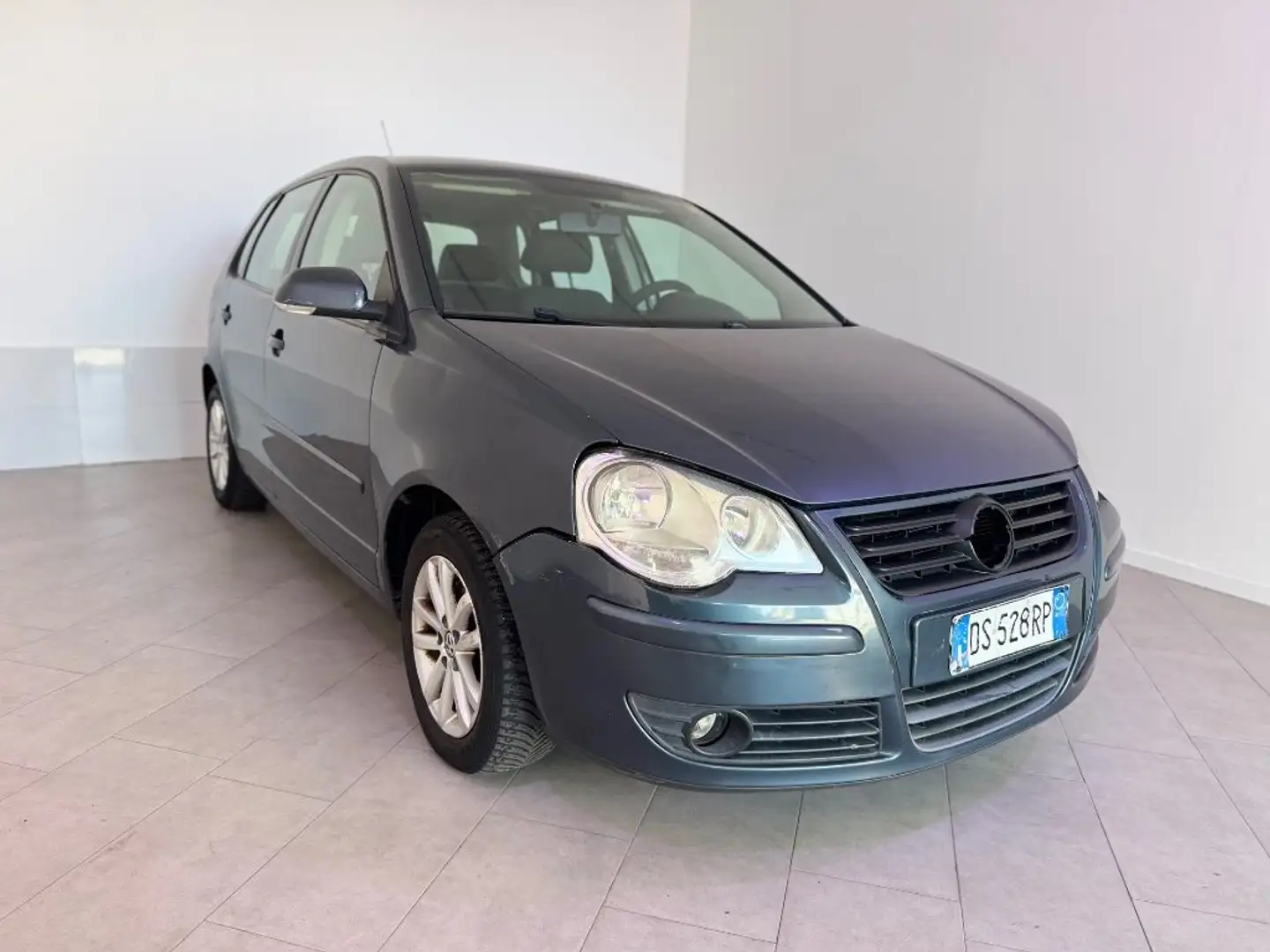 Volkswagen Polo 1.4/80CV 16V 5p. Comfort. BiFuel G Gris - 2