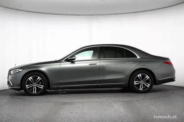 Mercedes-Benz S-Class view 4