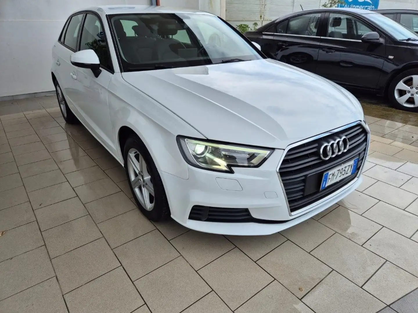 Audi A3 SPB 1.6 TDI 116 CV Design Blanc - 2