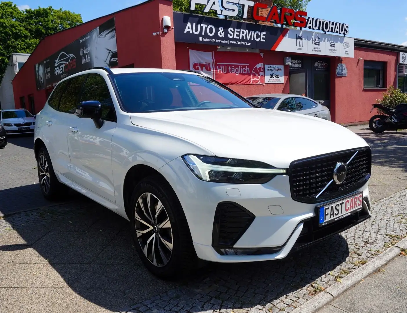 Volvo XC60 R-Design Plus Dark CarP. Harman-K. 1.Hd Weiß - 2