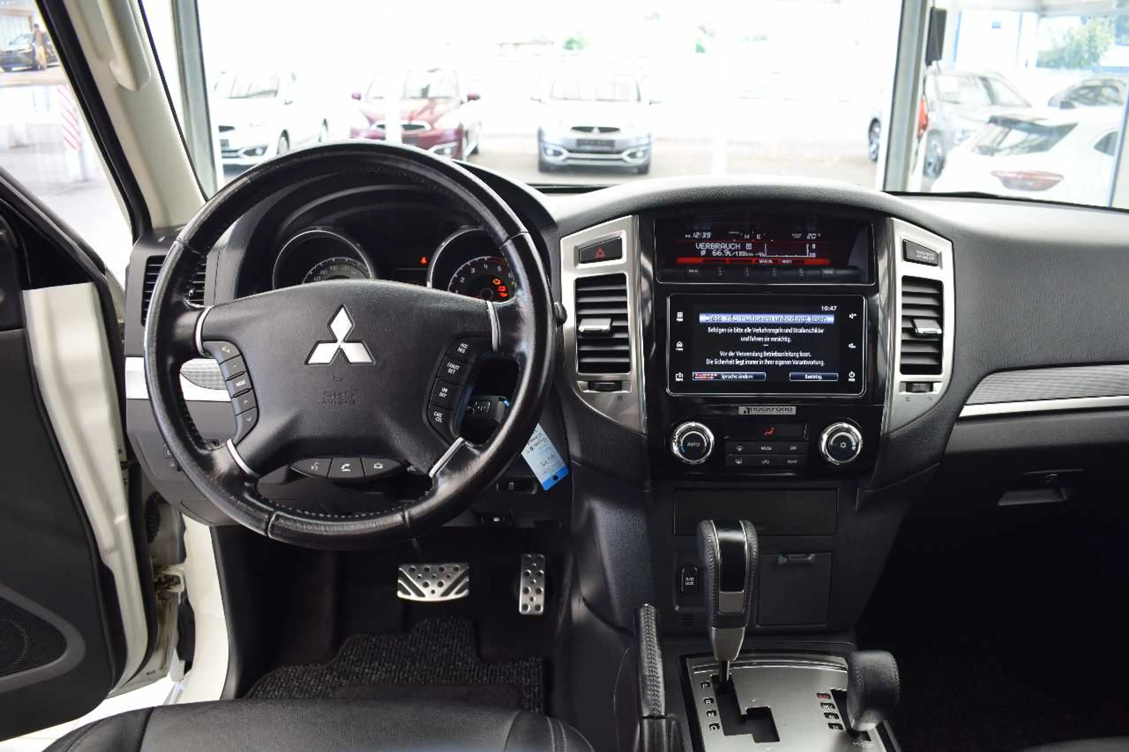 Mitsubishi Pajero 5-Türer Diamant Edition 3.2 DI-D Automatik — photo 14