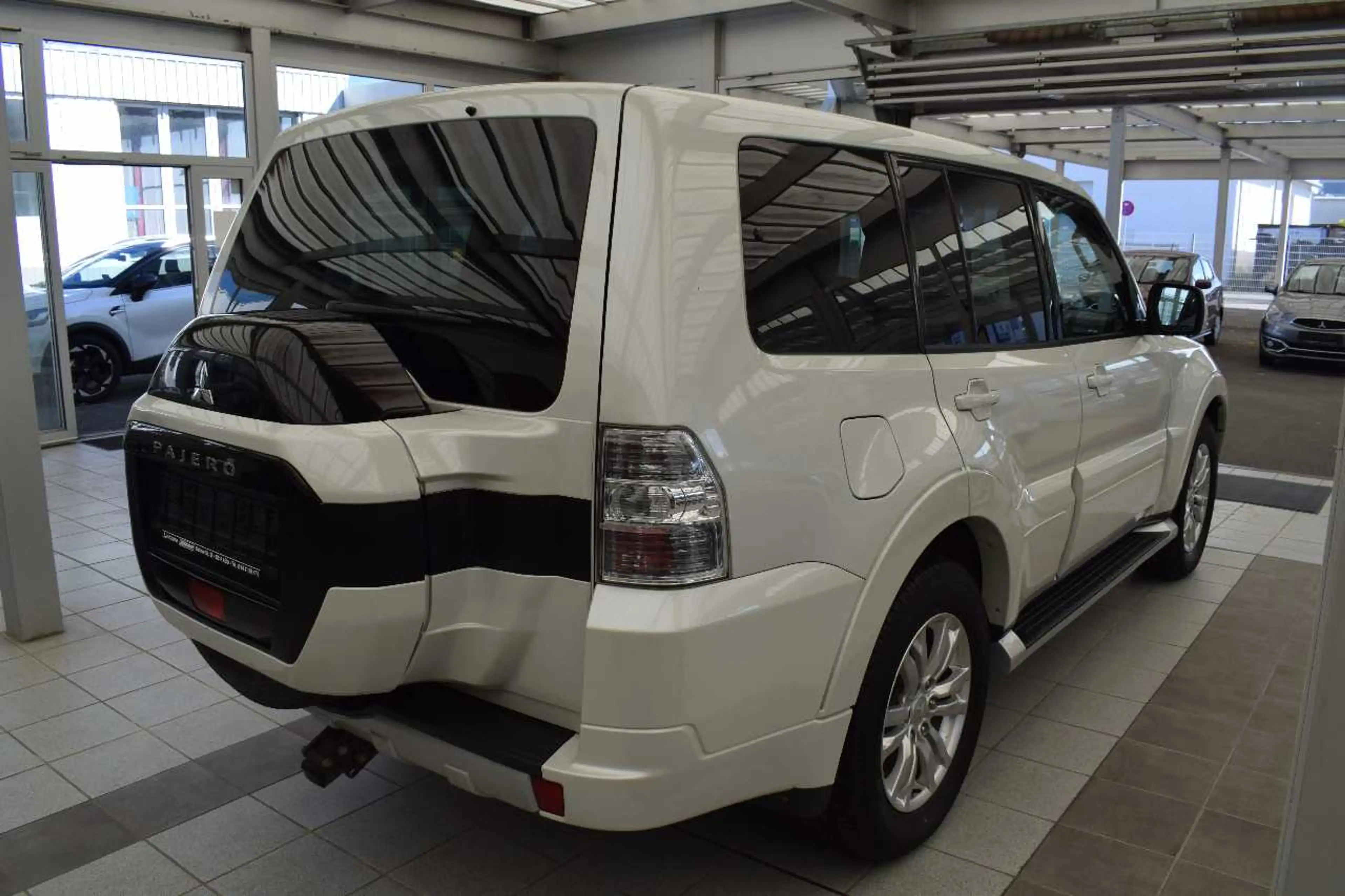 Mitsubishi Pajero 5-Türer Diamant Edition 3.2 DI-D Automatik — photo 2