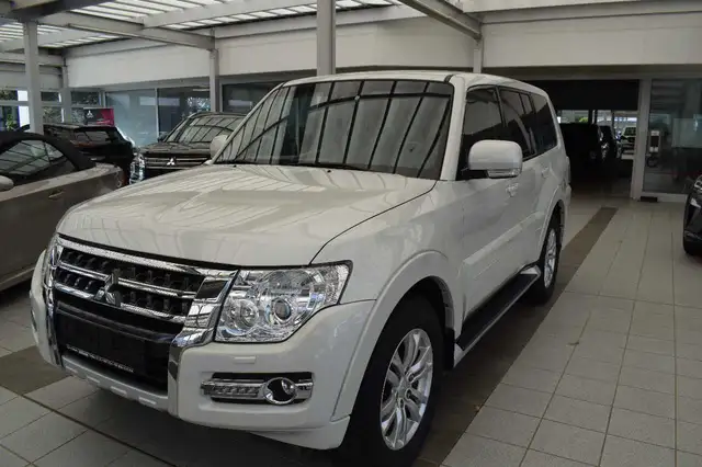 Mitsubishi Pajero 5-Türer Diamant Edition 3.2 DI-D Automatik