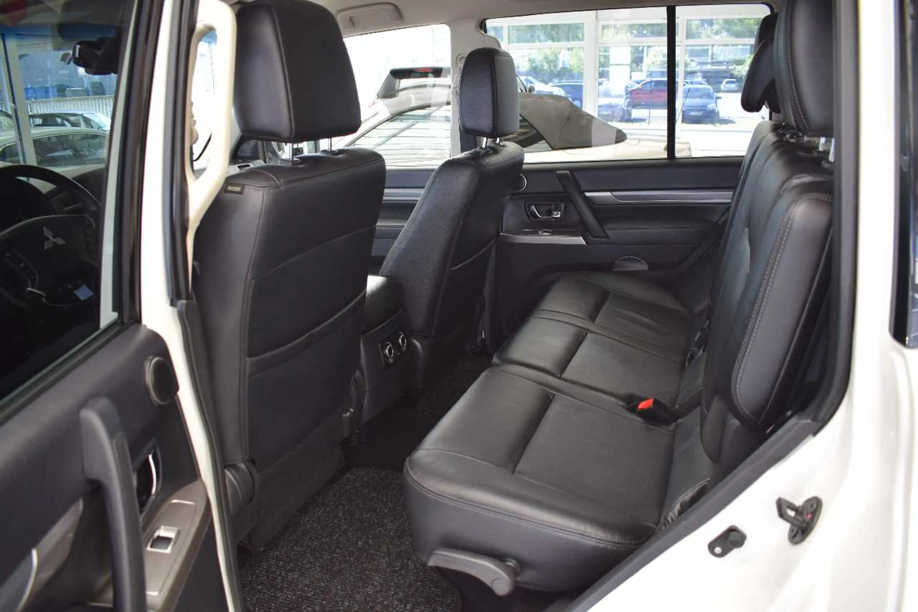 Mitsubishi Pajero 5-Türer Diamant Edition 3.2 DI-D Automatik — photo 9