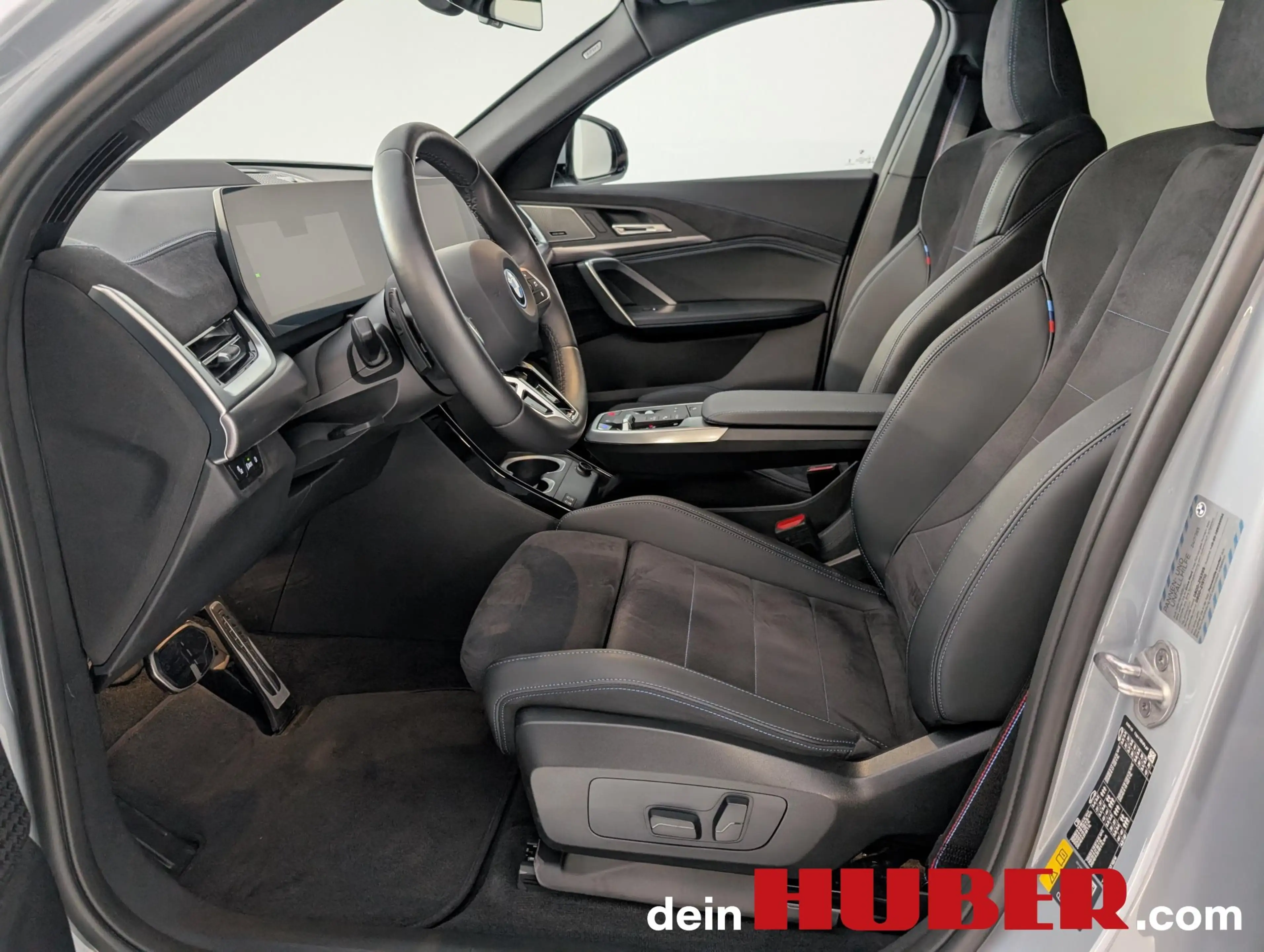 BMW iX2 eDrive20 — photo 10