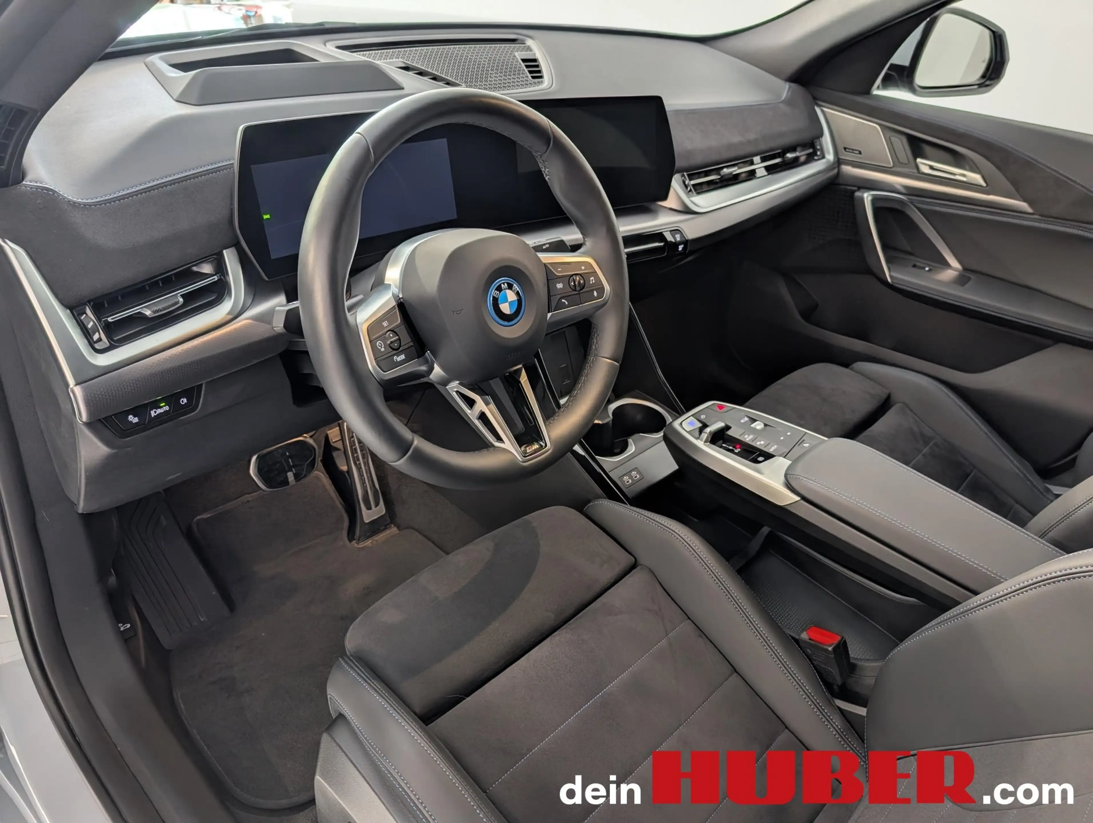 BMW iX2 eDrive20 — photo 11