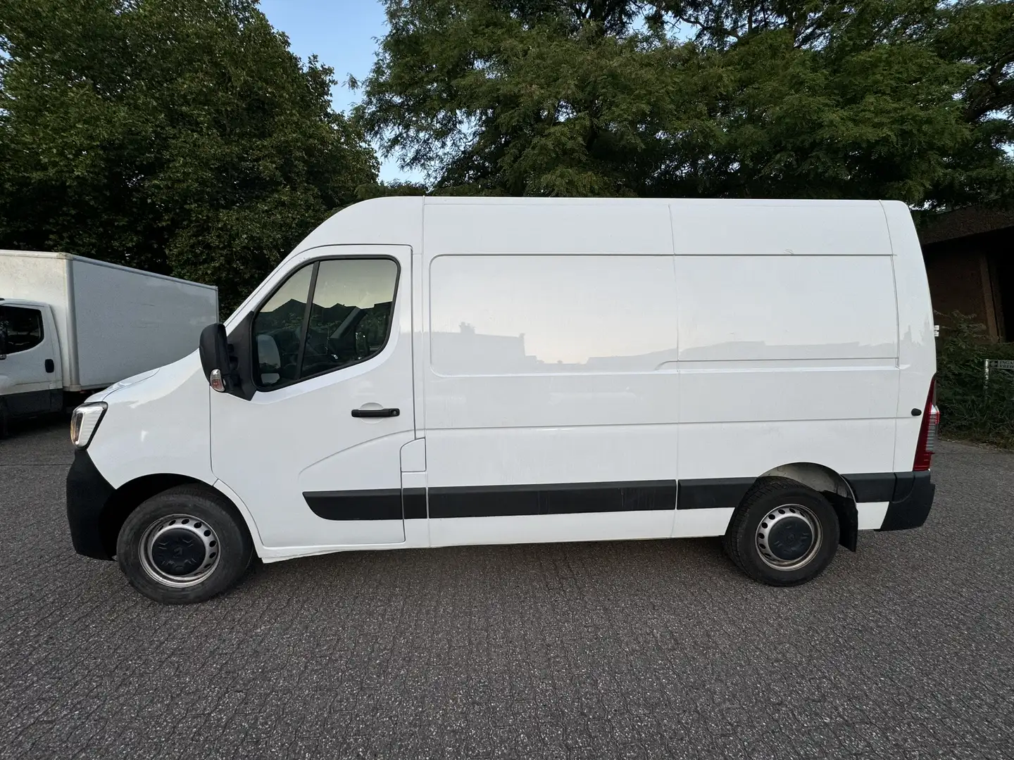 Renault Master ENERGY Blue dCi 150 L2H3 VA Basis zakelijk - 2