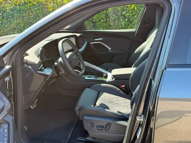 Audi Q5 view 10