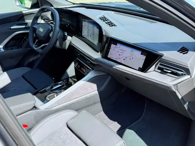 Audi Q5 view 14