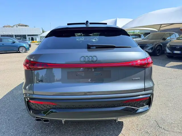 Audi Q5 view 6