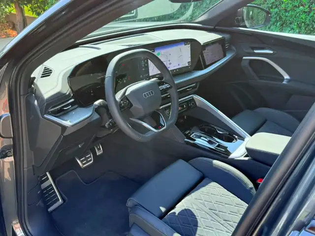 Audi Q5 view 9