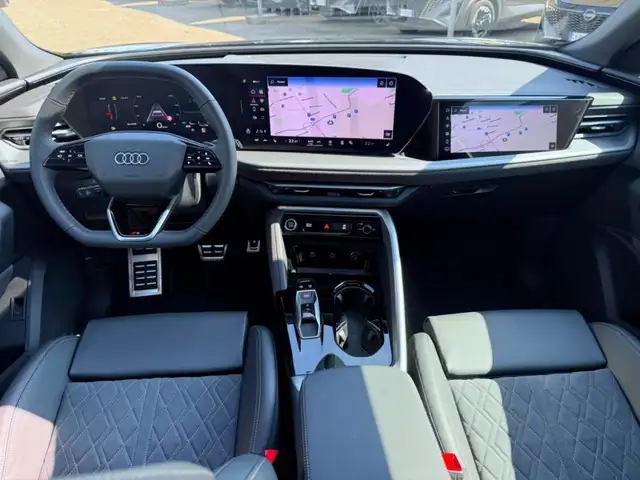 Audi Q5 view 11