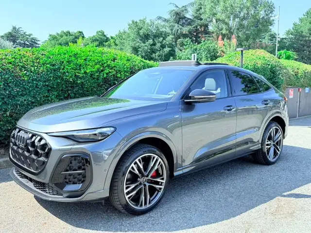 Audi Q5 view 2