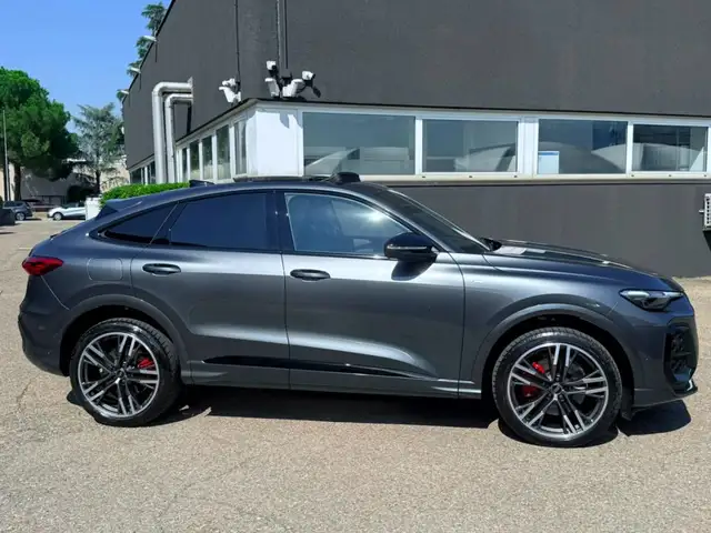 Audi Q5 view 5