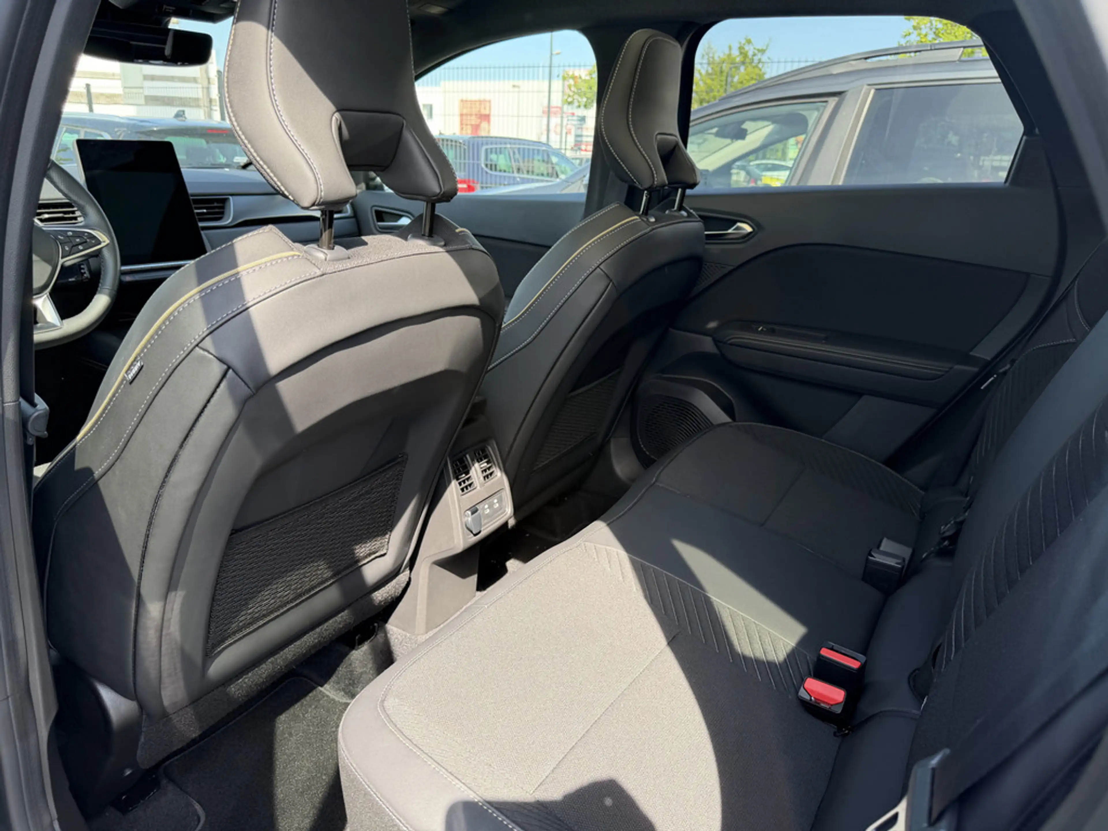 Renault Symbioz 145 E-Tech Full Hybrid Iconic — photo 15