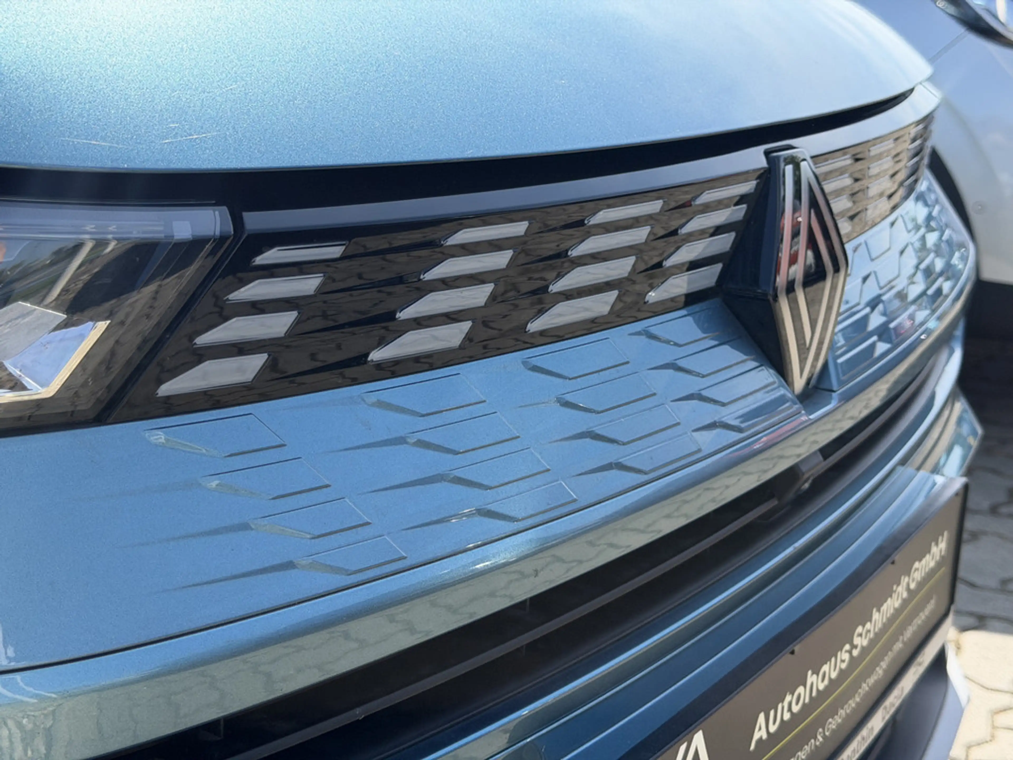 Renault Symbioz 145 E-Tech Full Hybrid Iconic — photo 12