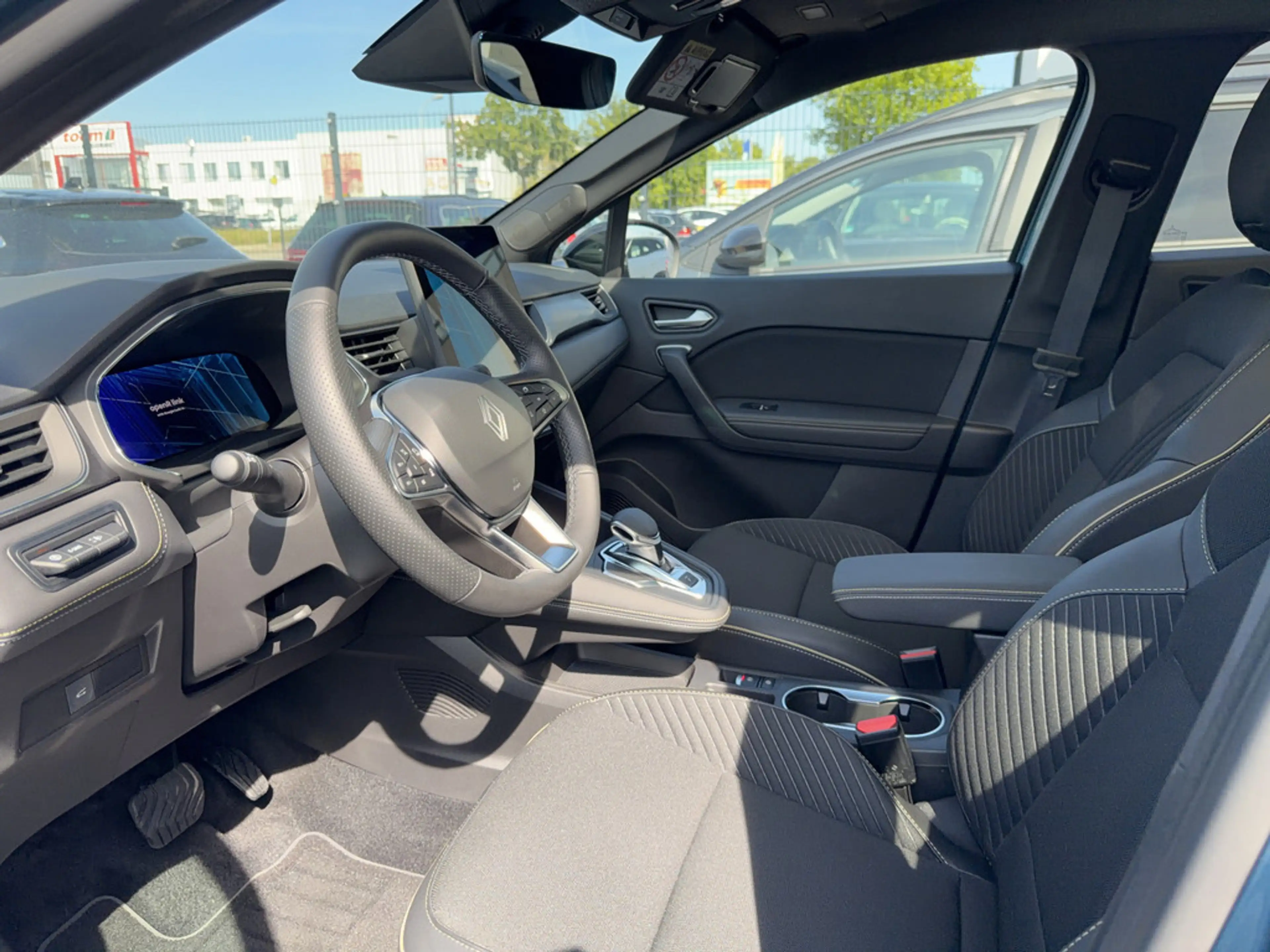 Renault Symbioz 145 E-Tech Full Hybrid Iconic — photo 3