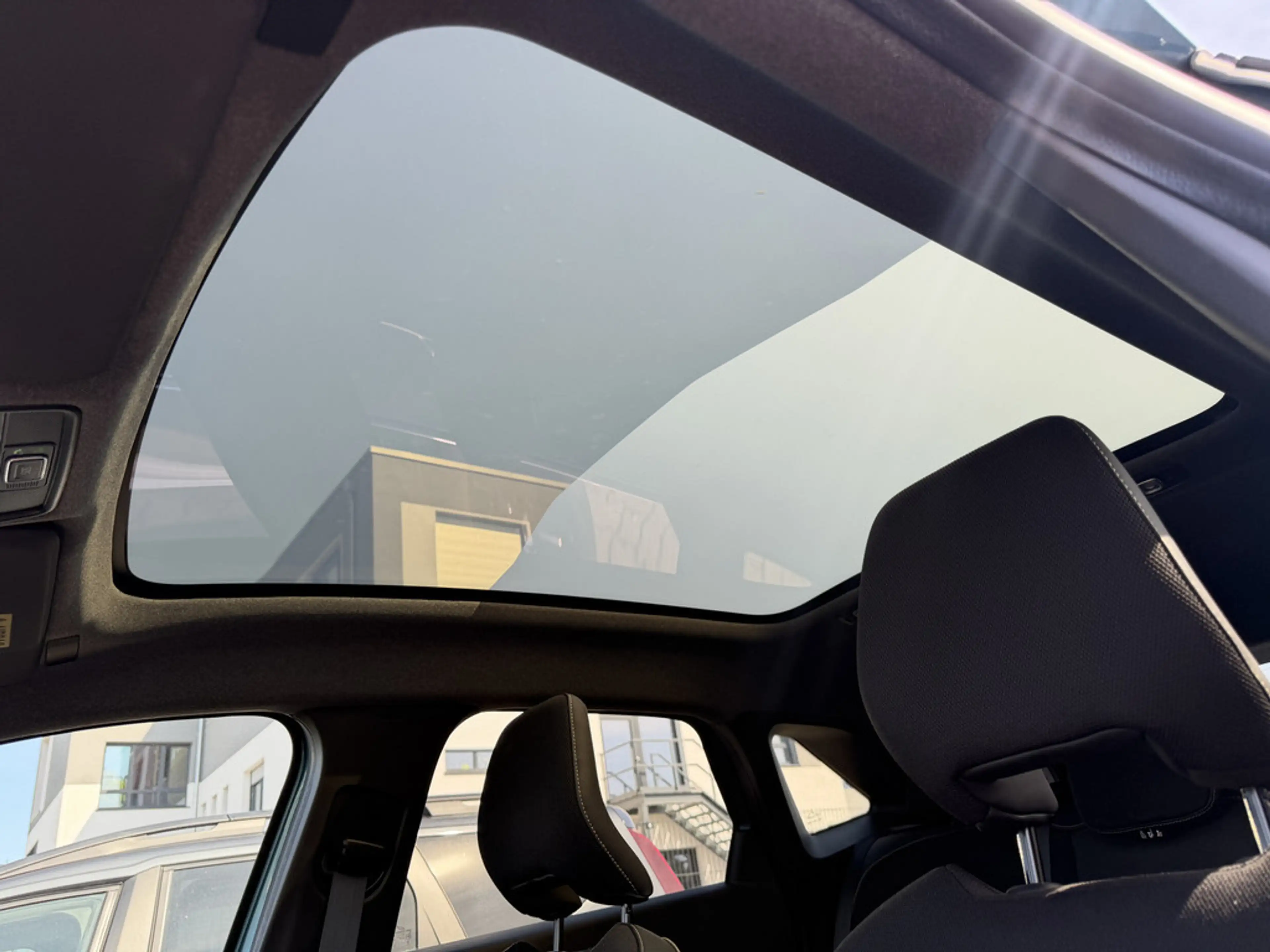 Renault Symbioz 145 E-Tech Full Hybrid Iconic — photo 8