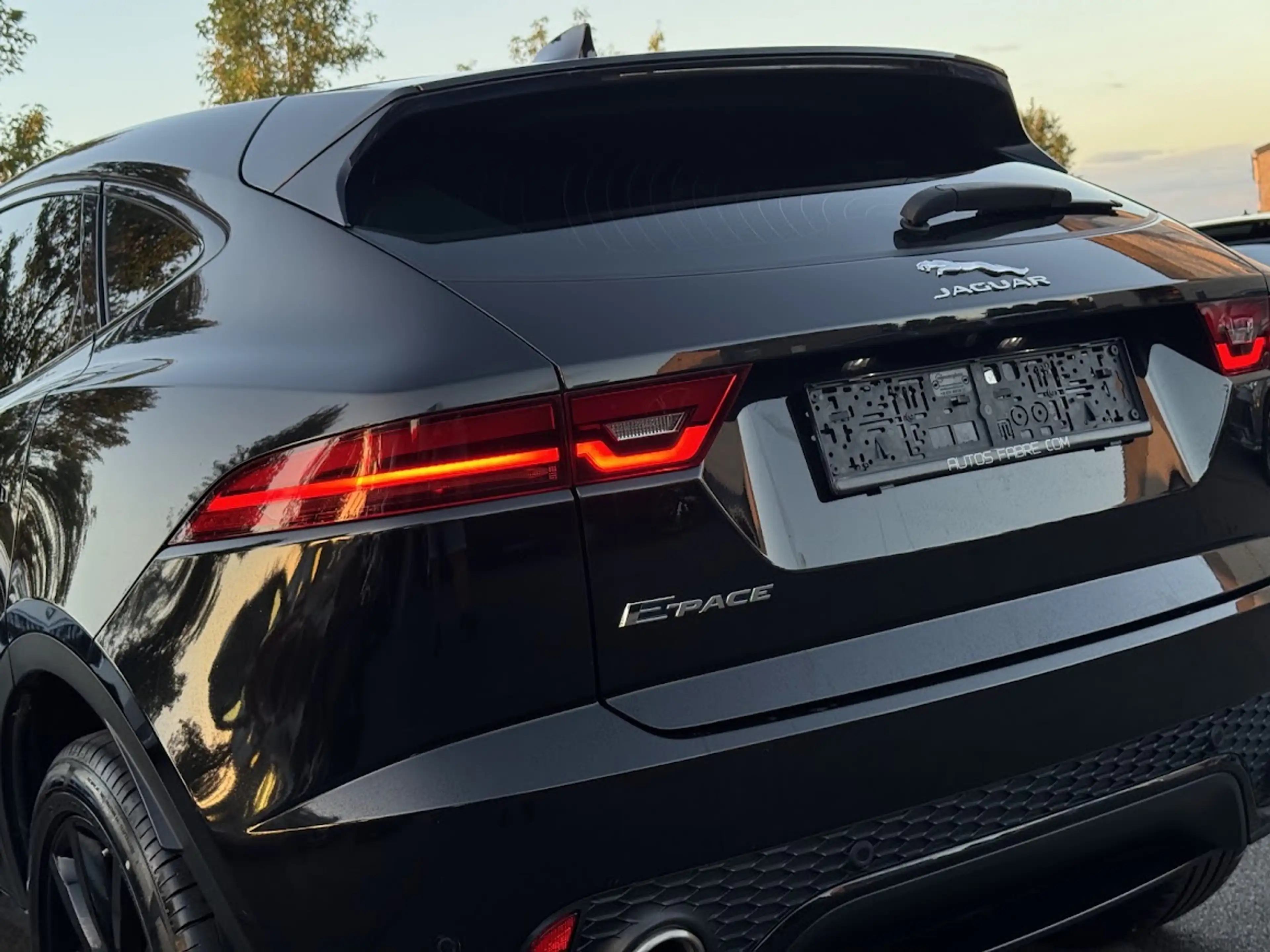 Jaguar E-Pace R-Dynamic S / SHADOW LINE / CAM / LEDER / EL SEAT / KEYL / HIFI / NAVI / +++ — photo 13