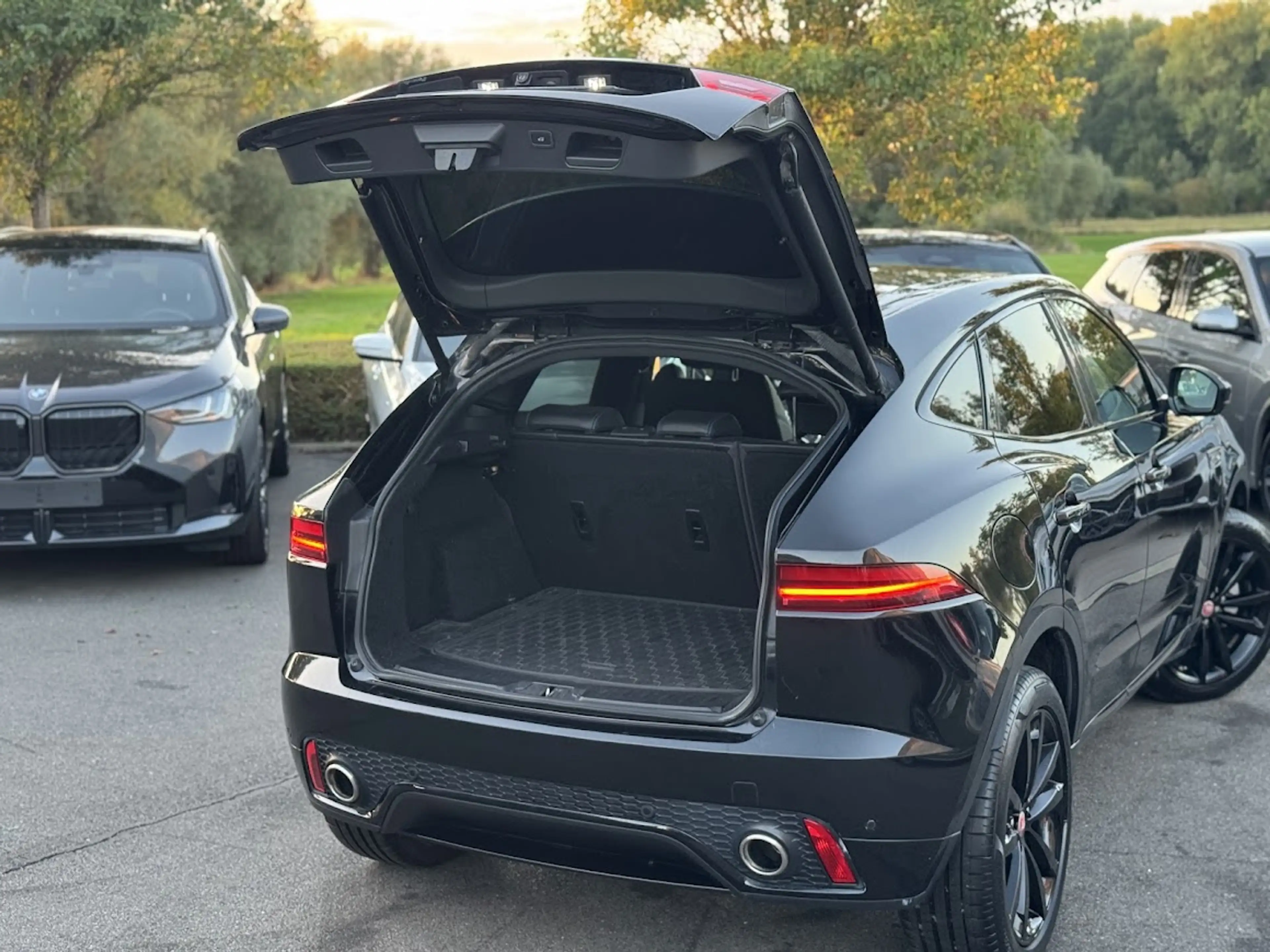 Jaguar E-Pace R-Dynamic S / SHADOW LINE / CAM / LEDER / EL SEAT / KEYL / HIFI / NAVI / +++ — photo 14
