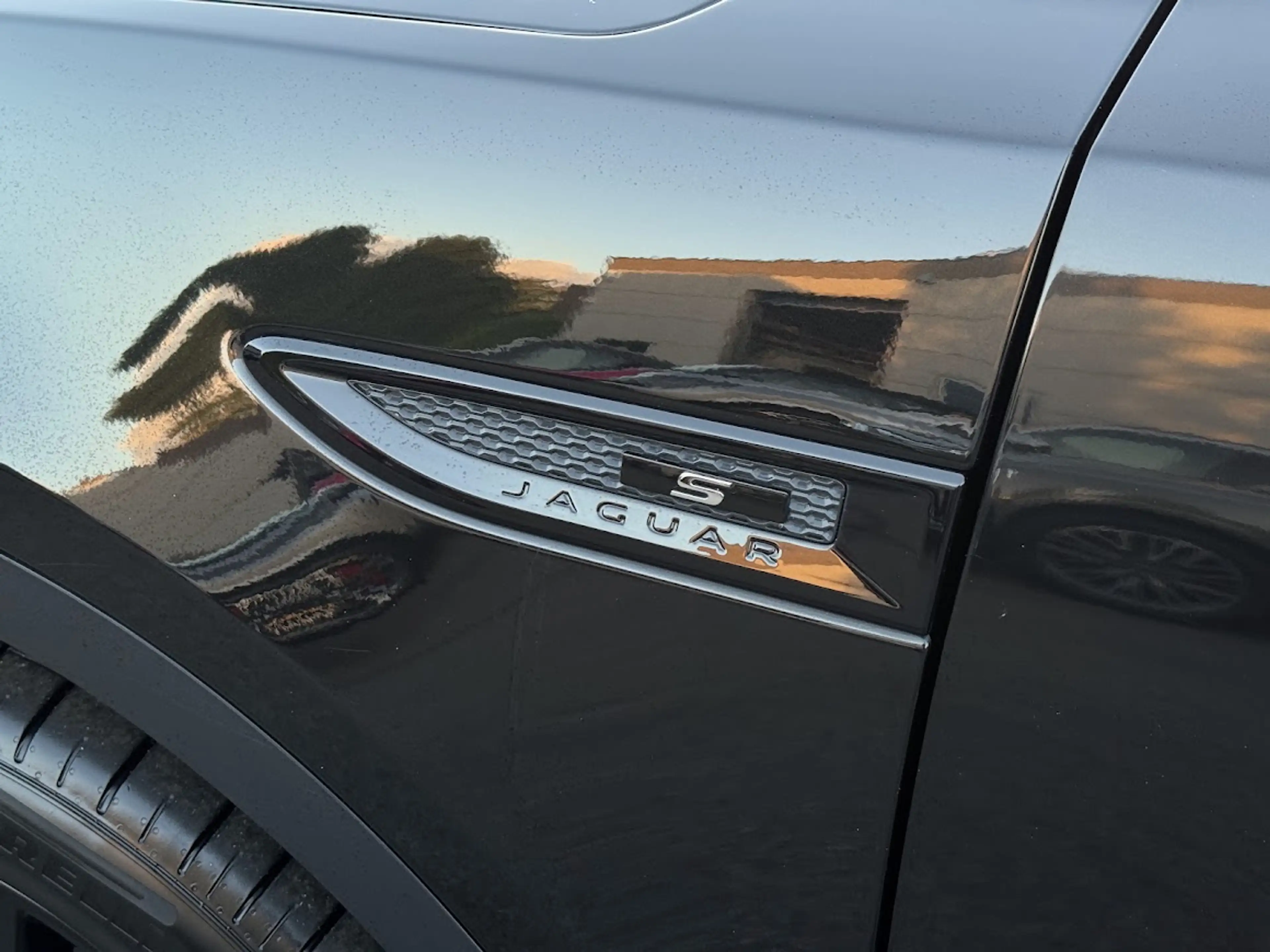 Jaguar E-Pace R-Dynamic S / SHADOW LINE / CAM / LEDER / EL SEAT / KEYL / HIFI / NAVI / +++ — photo 5