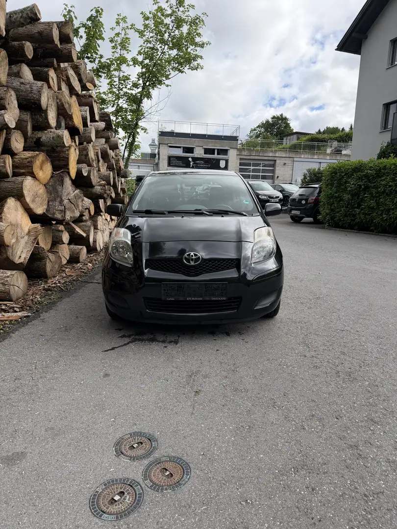 Toyota Yaris 1,0 VVT-i Terra Eco Schwarz - 2