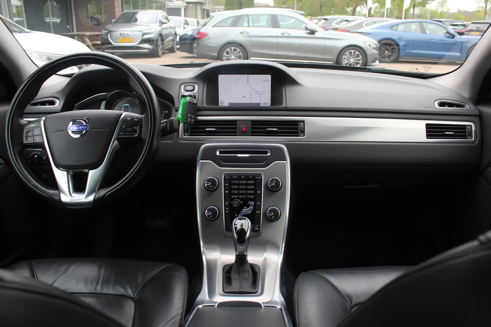Volvo S80 1.6 T4 Momentum / Trekhaak / Leder / Navigatie / 1 Fekete - 2