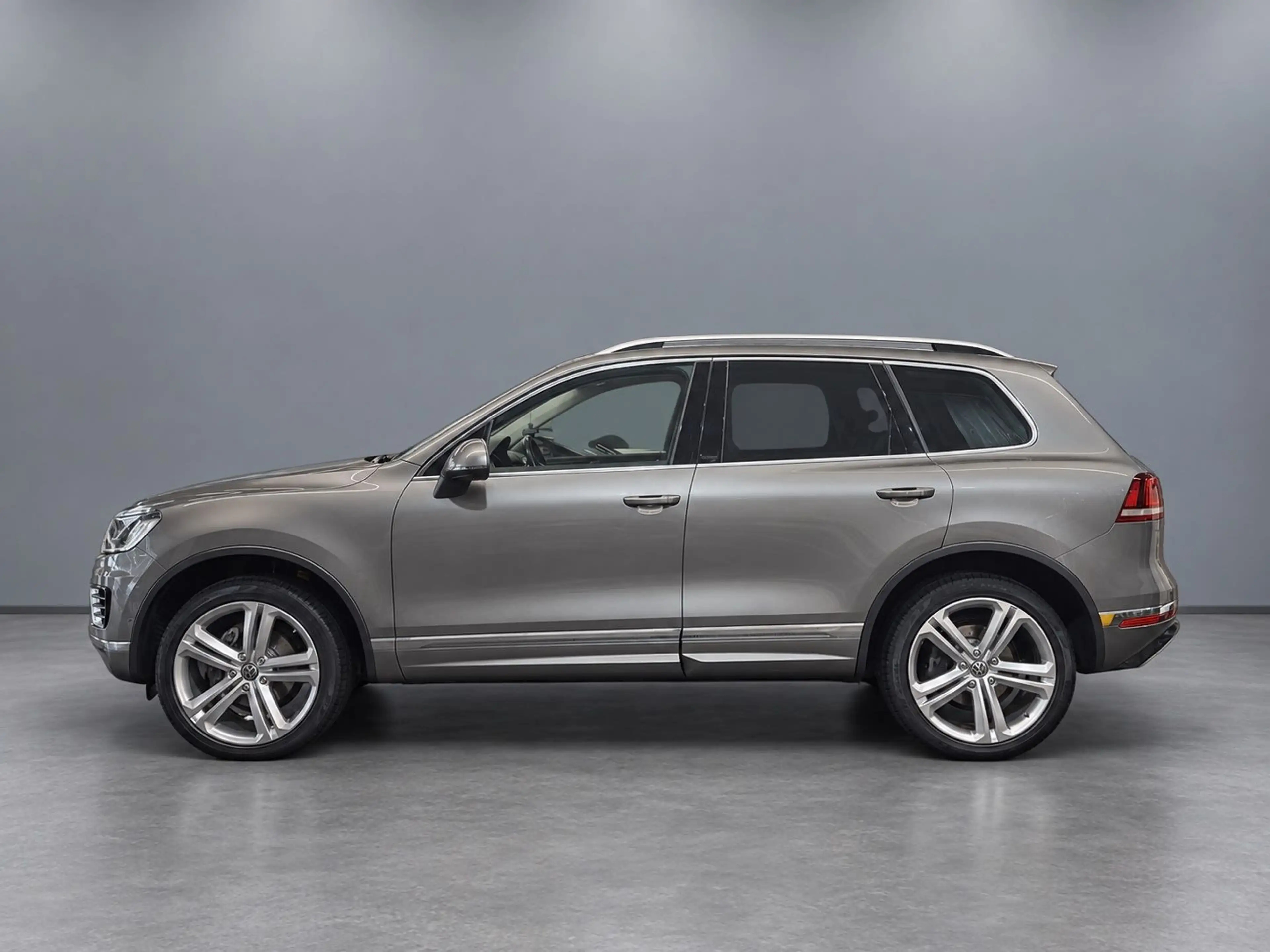 Volkswagen Touareg V6, Executiv, R-Line, Panorama, Luft — photo 3