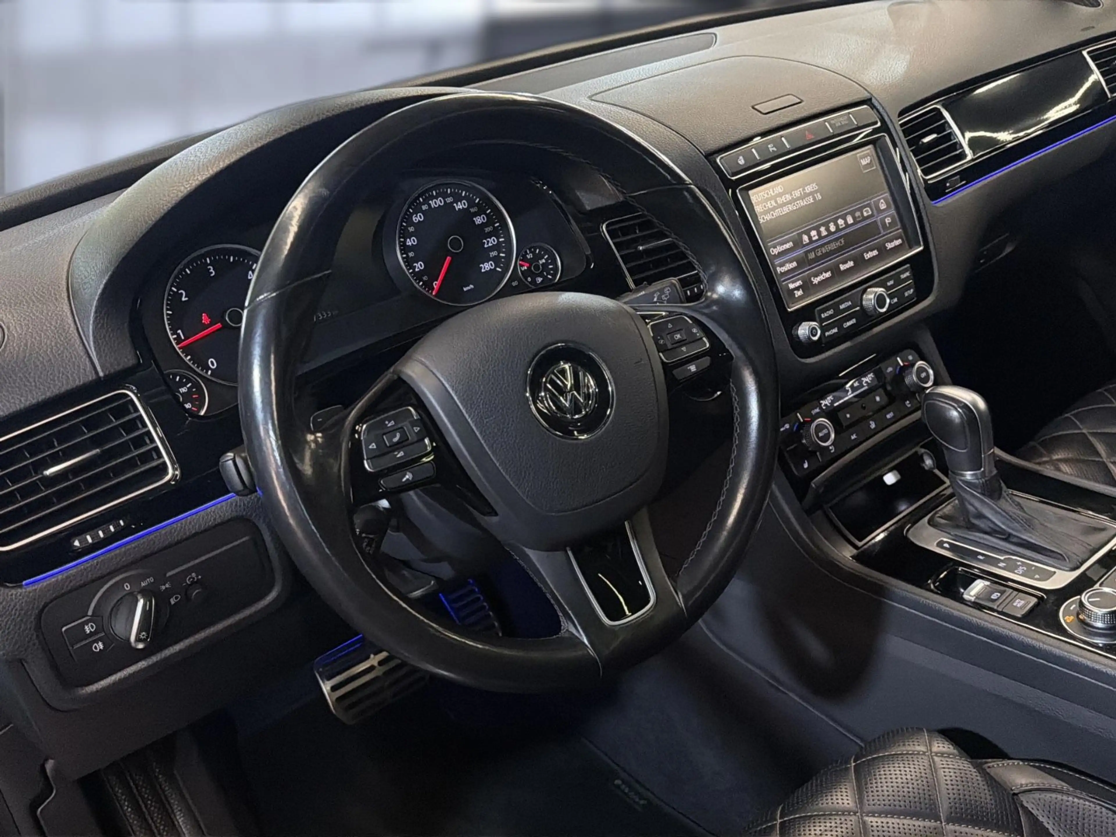 Volkswagen Touareg V6, Executiv, R-Line, Panorama, Luft — photo 11