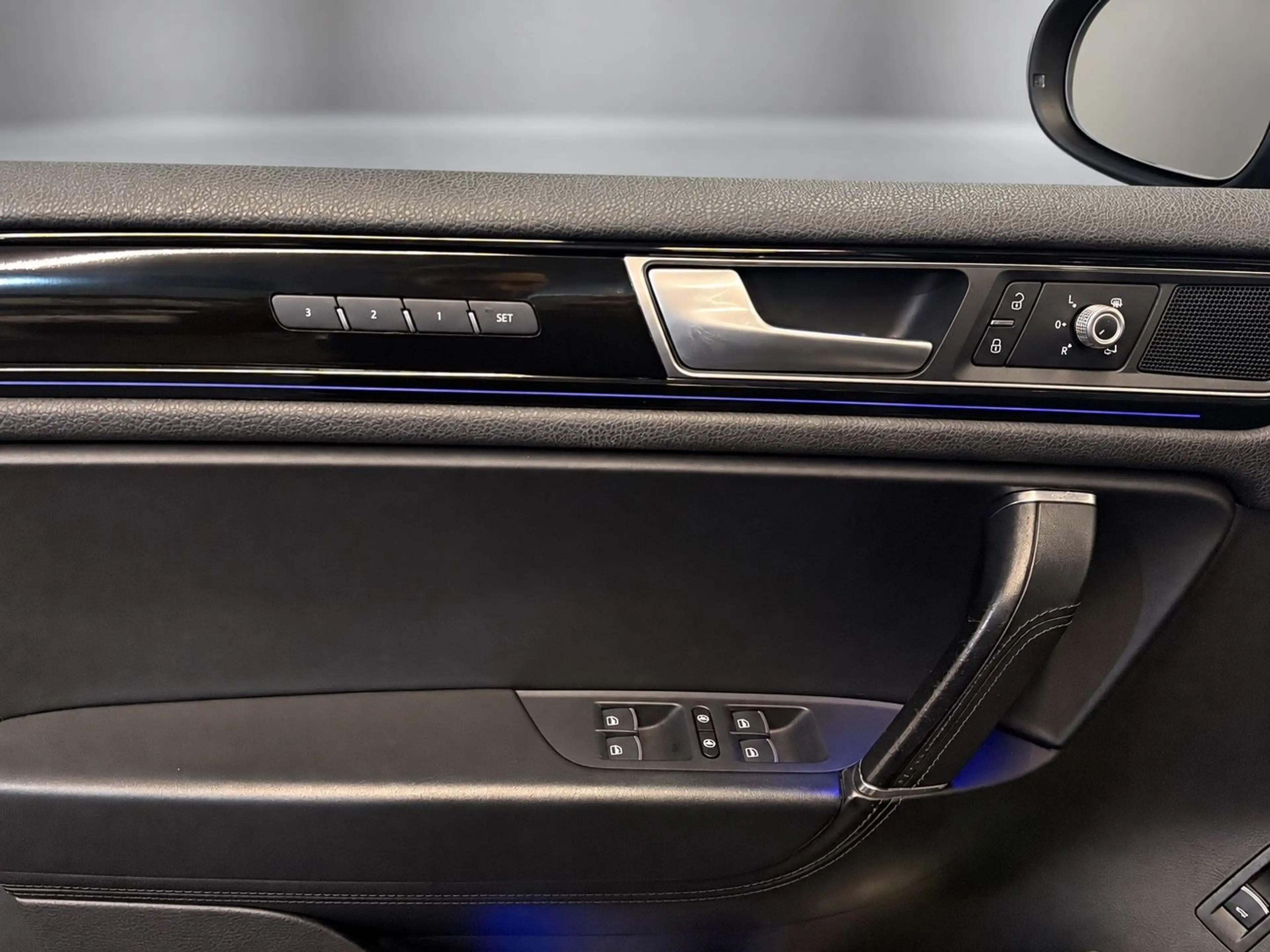 Volkswagen Touareg V6, Executiv, R-Line, Panorama, Luft — photo 10