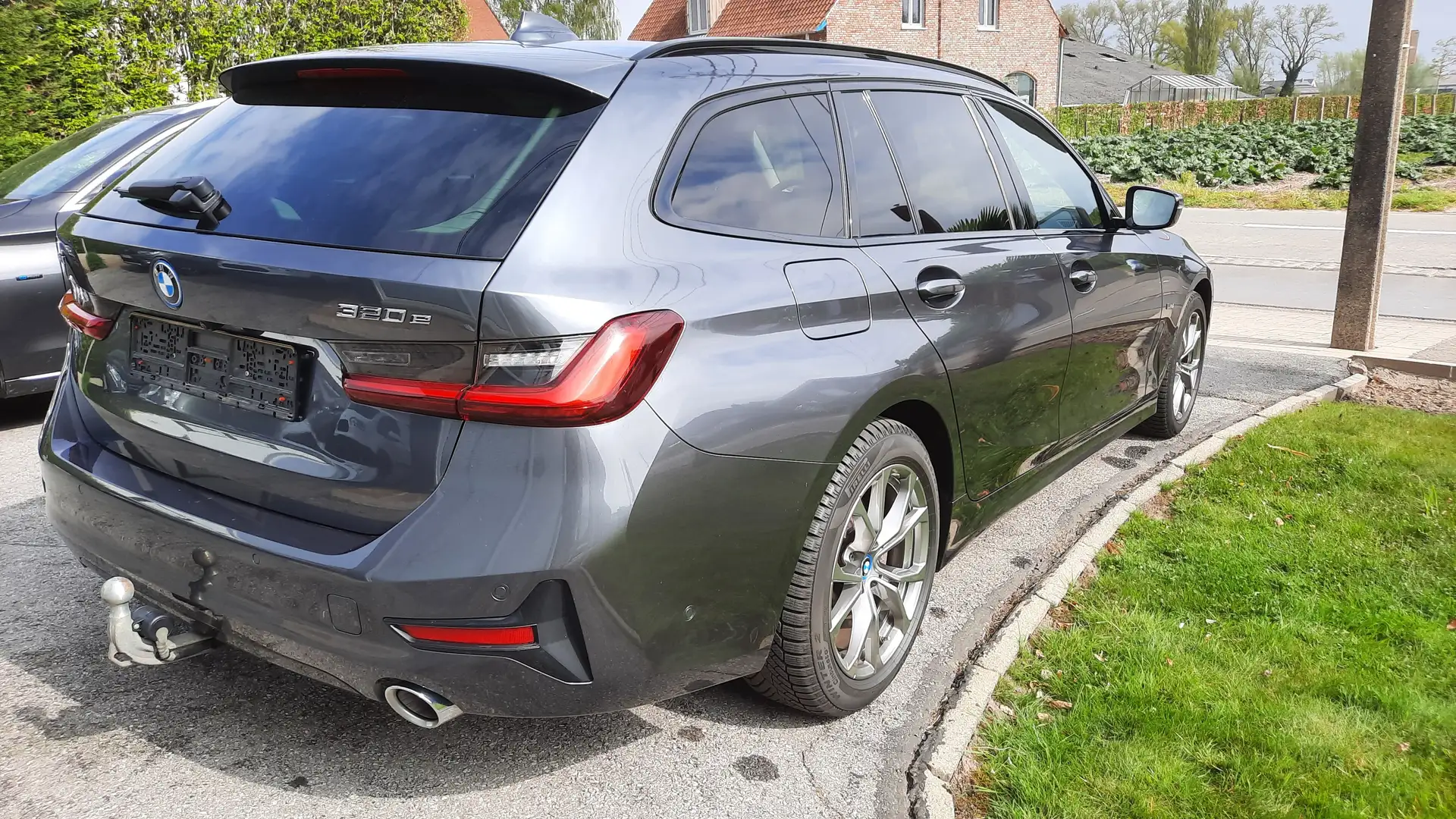 BMW 320 320e Touring xDrive Aut. Sport Line Gris - 1