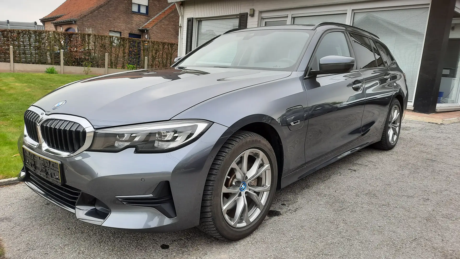 BMW 320 320e Touring xDrive Aut. Sport Line Gris - 2