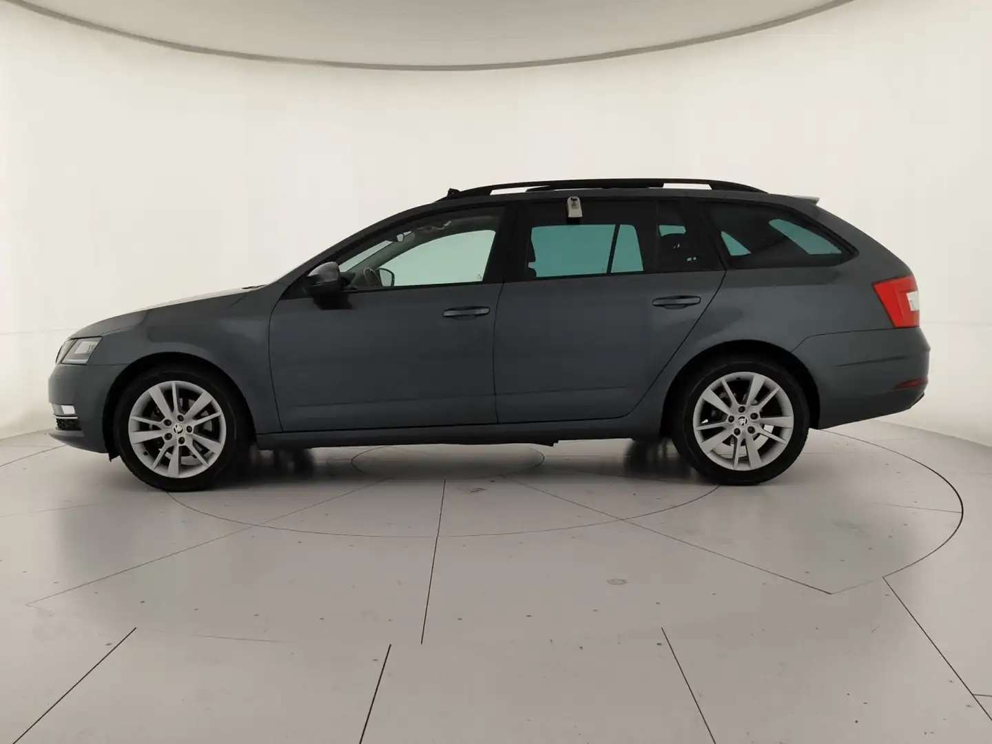 Skoda Octavia wagon 2.0 tdi 150cv style dsg Gris - 2