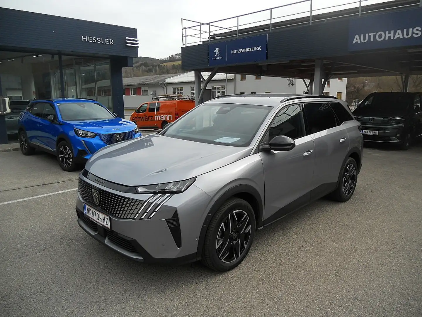 Peugeot 5008 mHEV 136 e-DCS6 Allure Aut. Gris - 1
