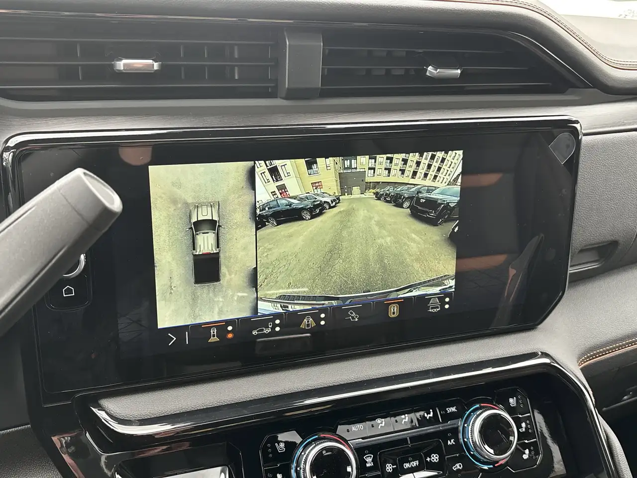 GMC Sierra 3500HD снимка GMC Sierra 3500HD