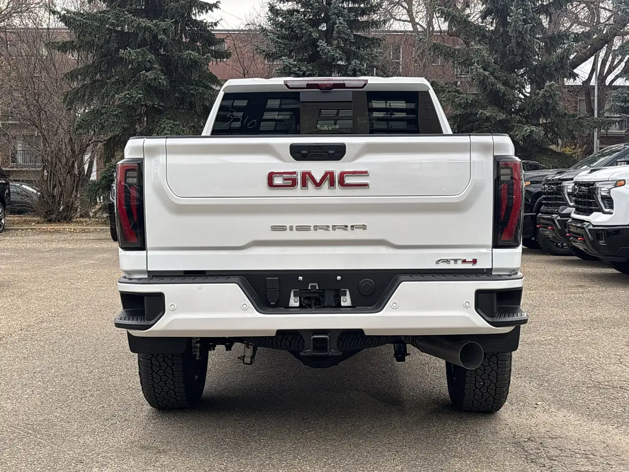 GMC Sierra 3500HD снимка GMC Sierra 3500HD