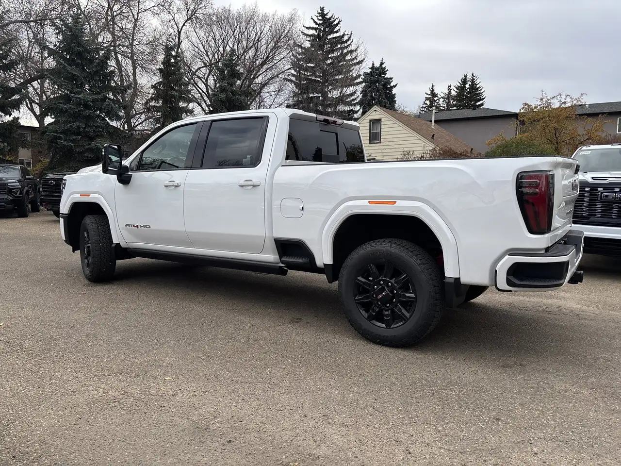 GMC Sierra 3500HD снимка GMC Sierra 3500HD