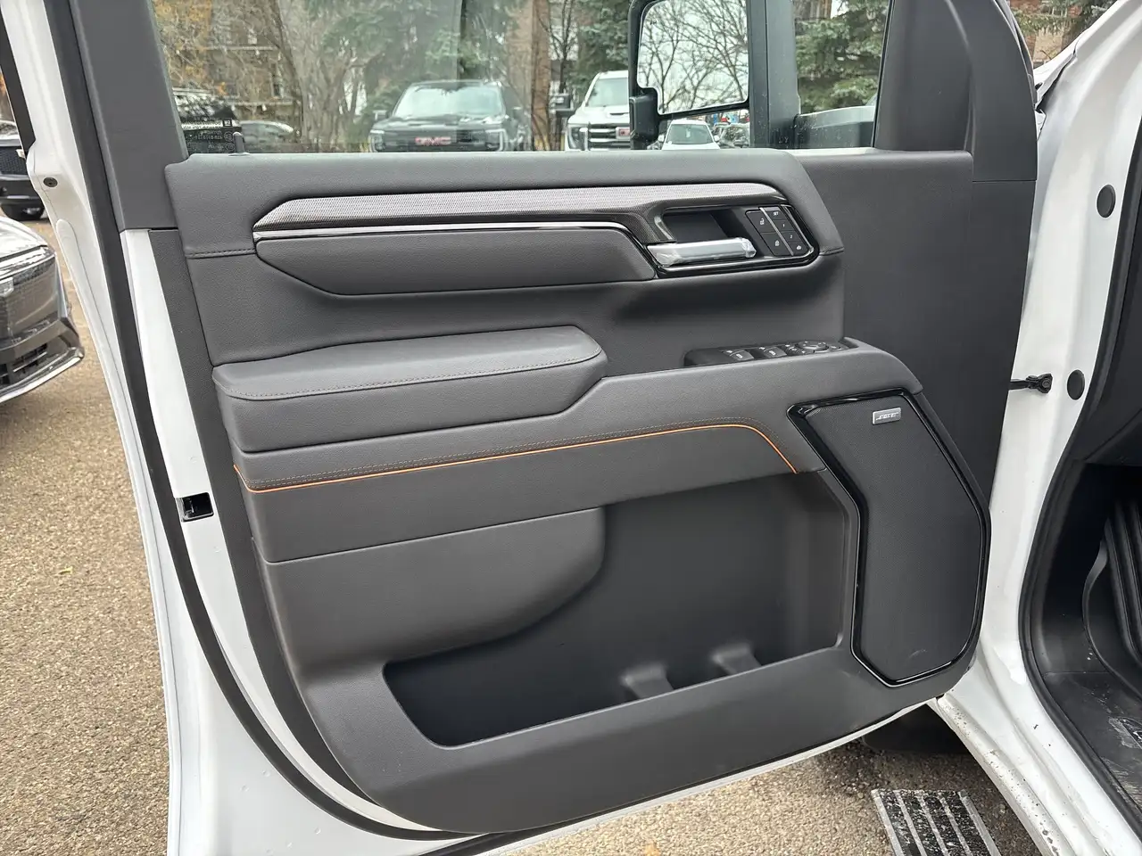 GMC Sierra 3500HD снимка GMC Sierra 3500HD