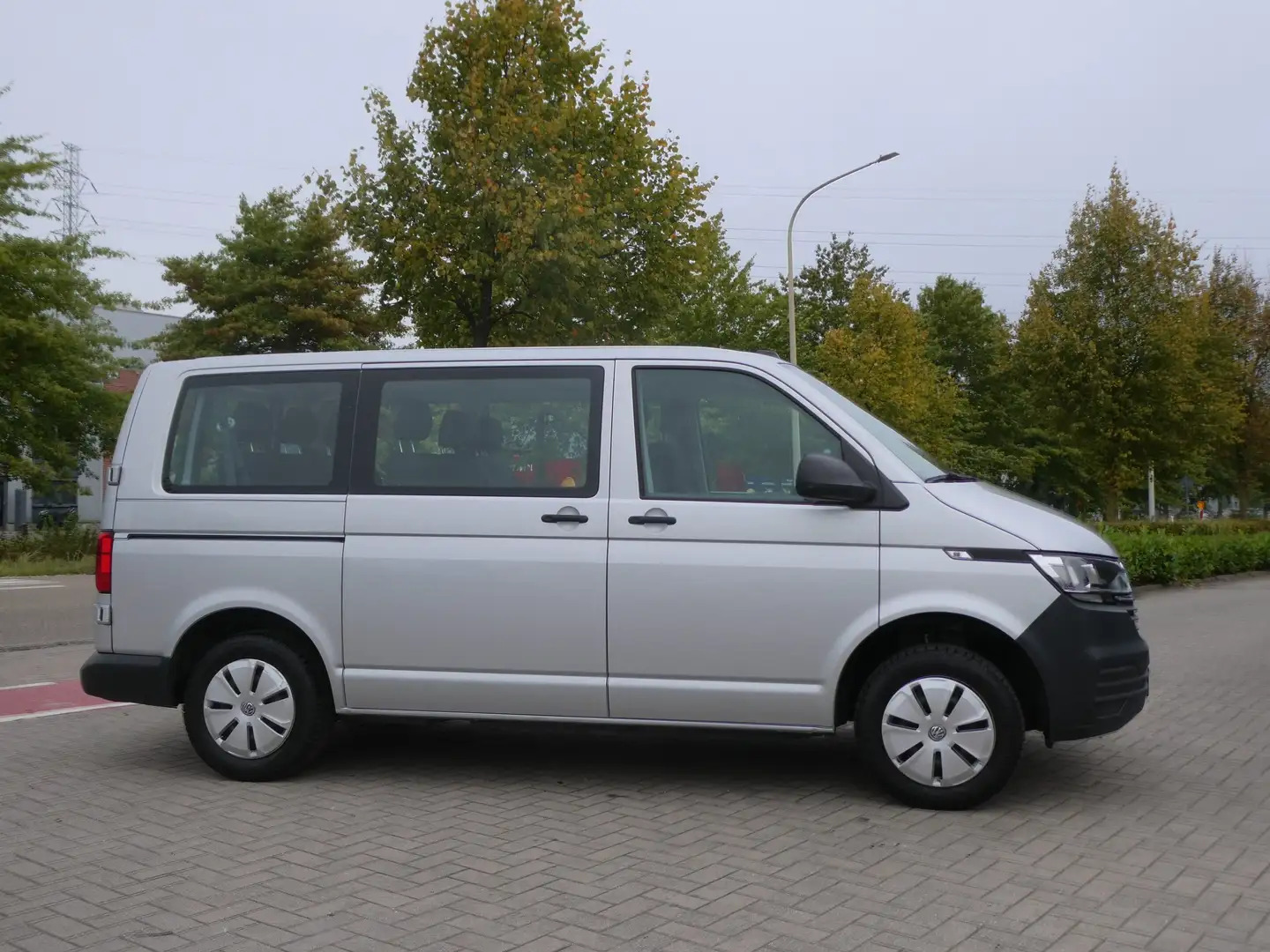 Volkswagen T6.1 Kombi 9pl. 2.0tdi, GPS,Cruise,Camera,Trekhaak Argent - 1