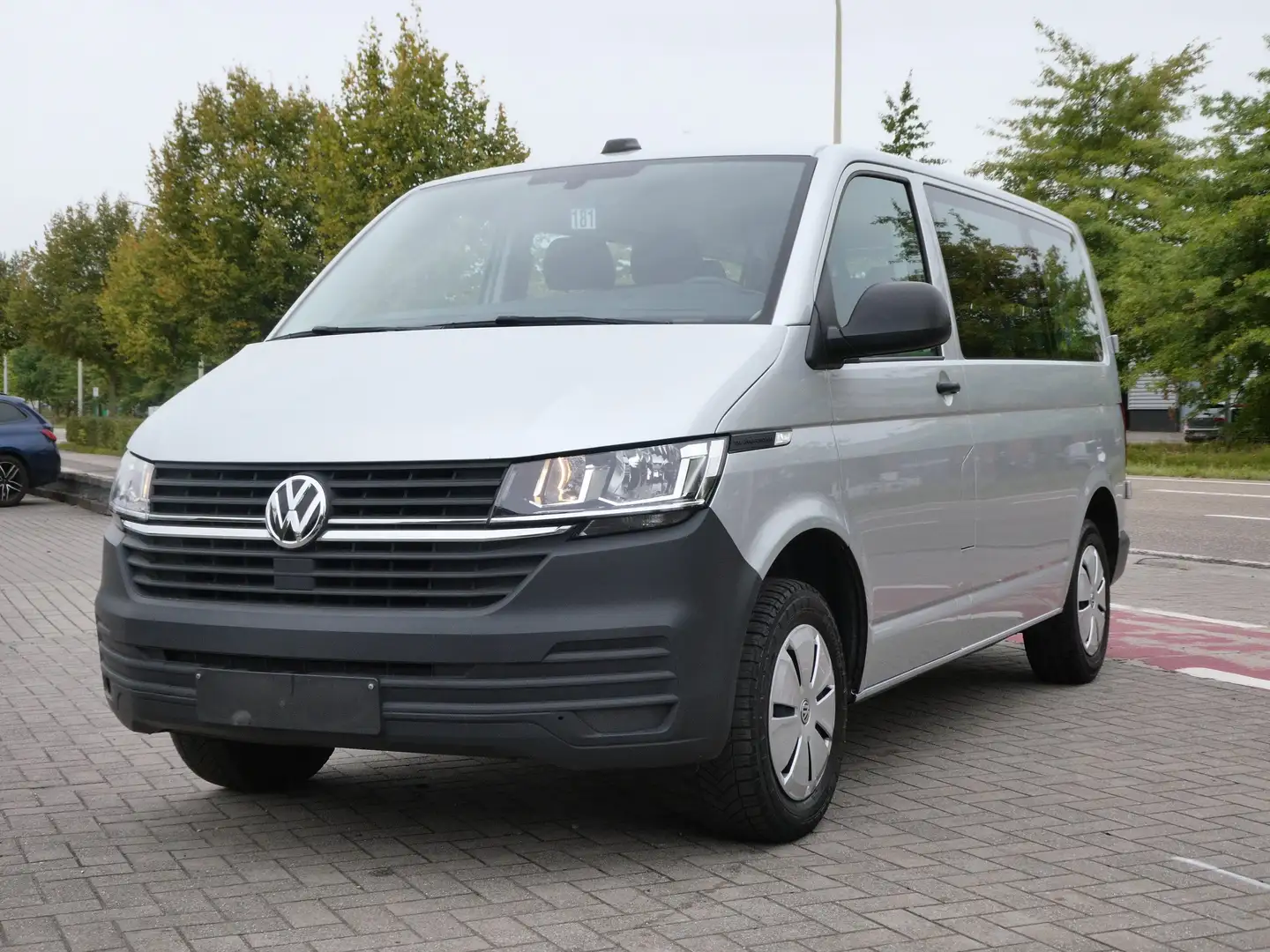 Volkswagen T6.1 Kombi 9pl. 2.0tdi, GPS,Cruise,Camera,Trekhaak Argent - 2