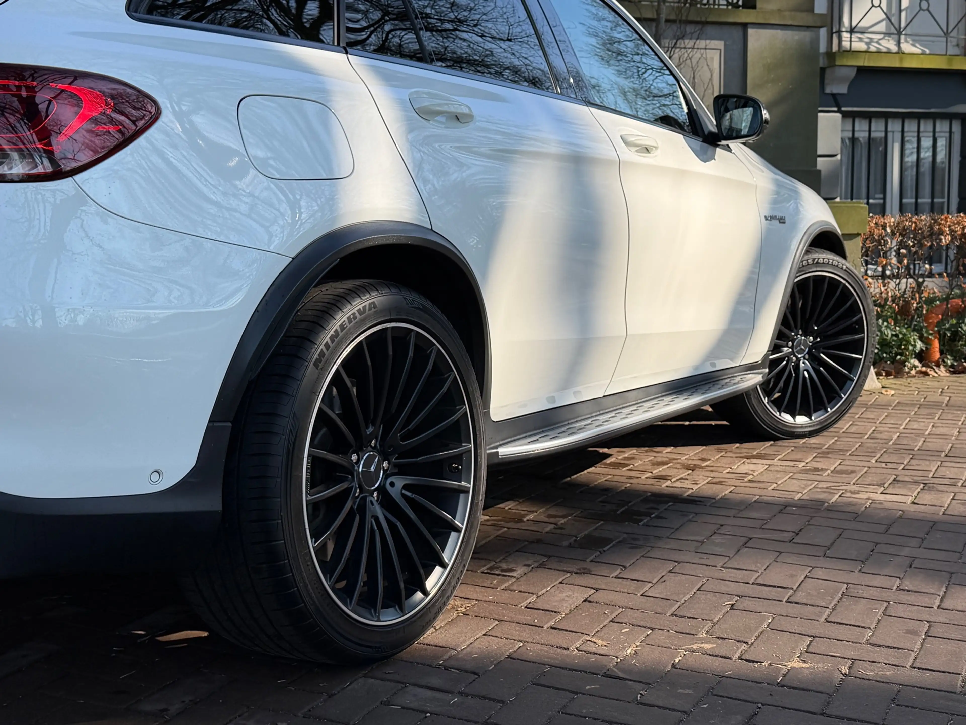 Mercedes-Benz GLC 63 AMG 4MATIC+|Dealer OH|Facelift|Panorama|Burmester|360| — photo 35